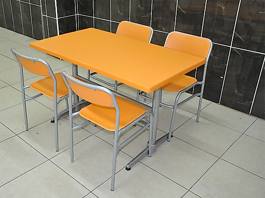 Dayanikli yemek masalari